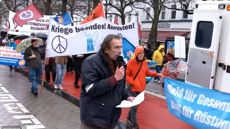 Andreas Grünwald bei der Friedensaktion am 13. März