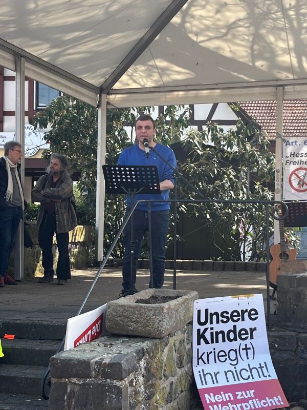 Julian Eder beim Ostermarsch in Bruchköbel